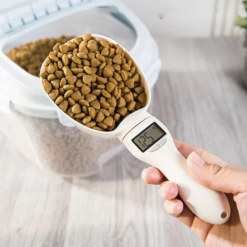 Weighing dry dog food with the SmartPortion scoop