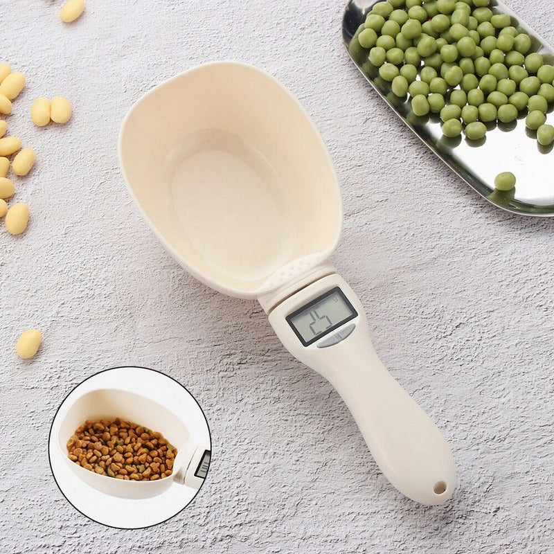 Ergonomic handle of the SmartPortion pet food scoop
