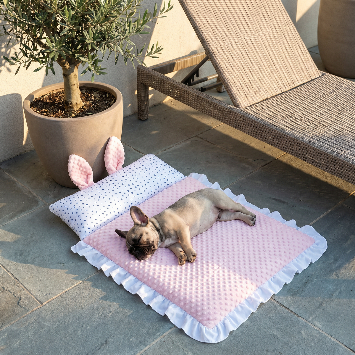 Cooling dog bed for hot days, soft and washable