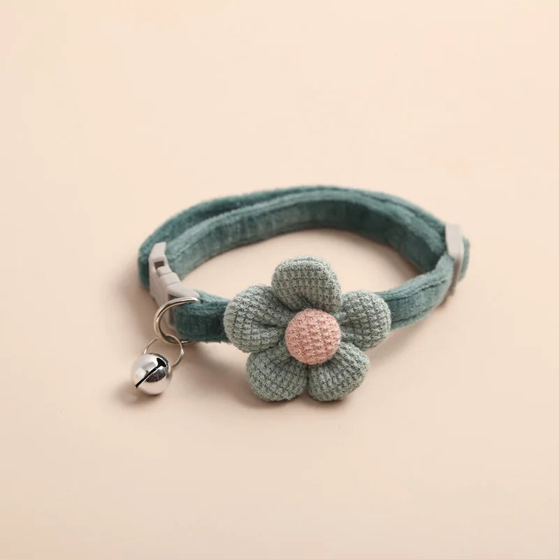 Close-up of the stainless steel easy-release clasp on the cat collar