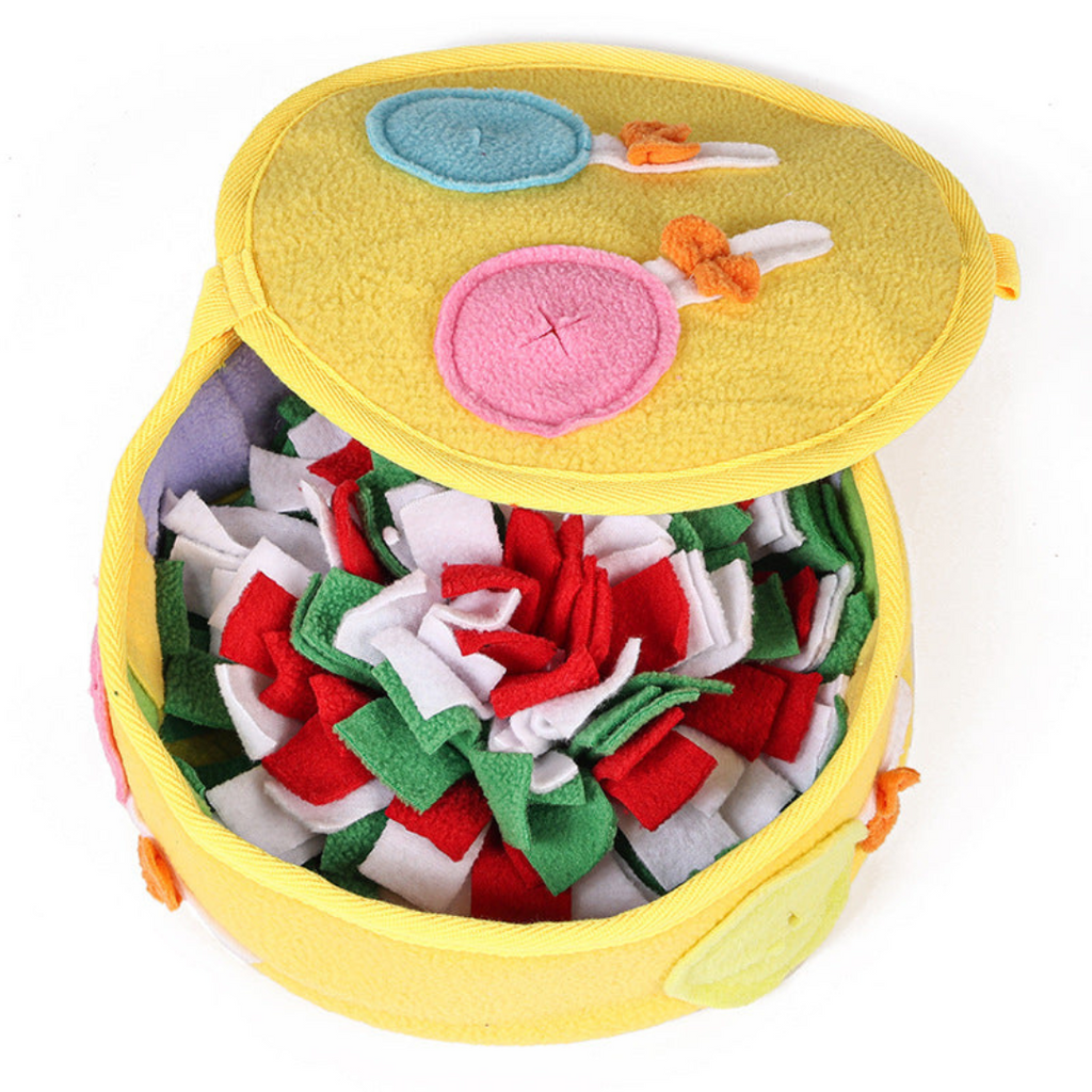 Snuffle box with layered fabric