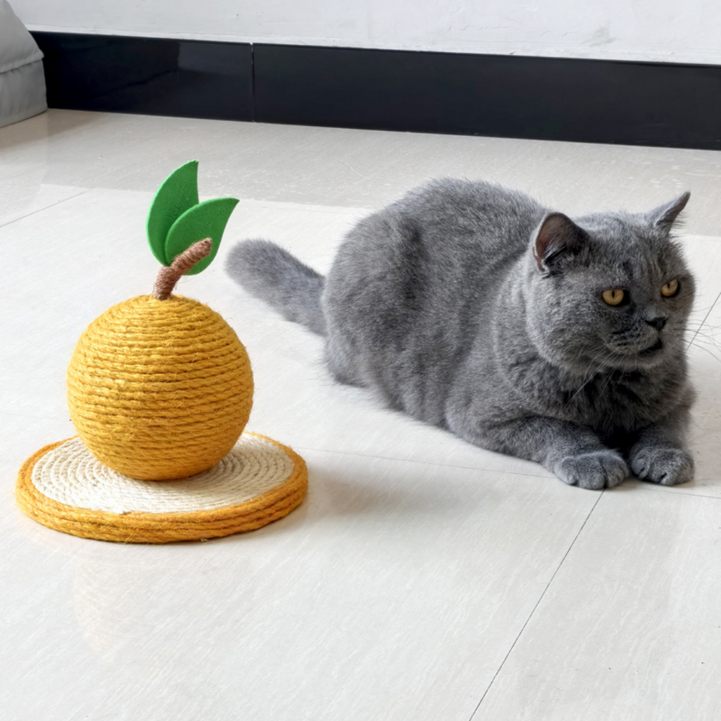 Orange-shaped sisal scratcher in peach