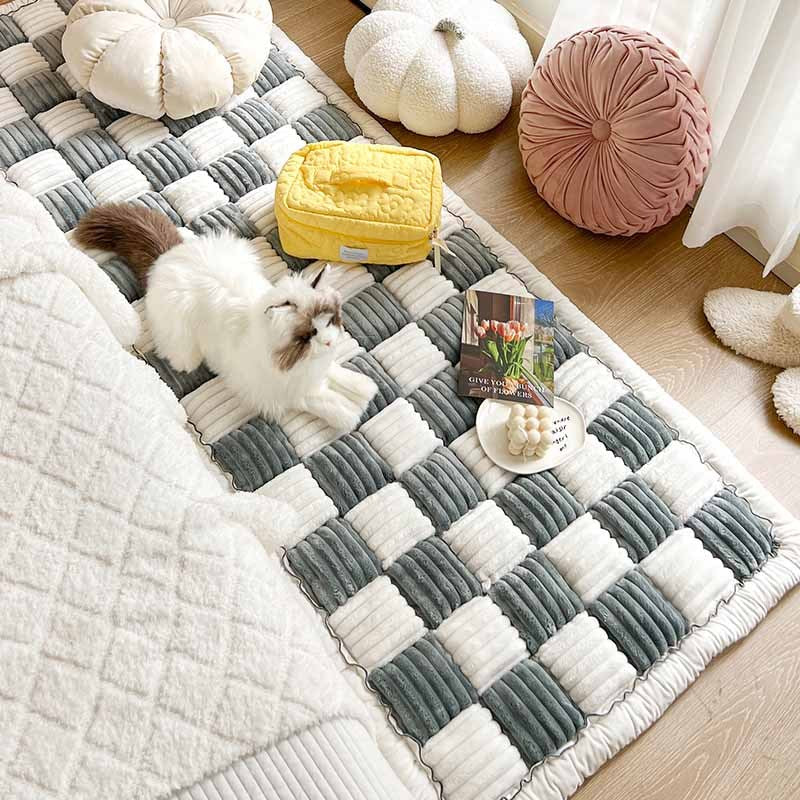 CosyGuard pet blanket in brown and white