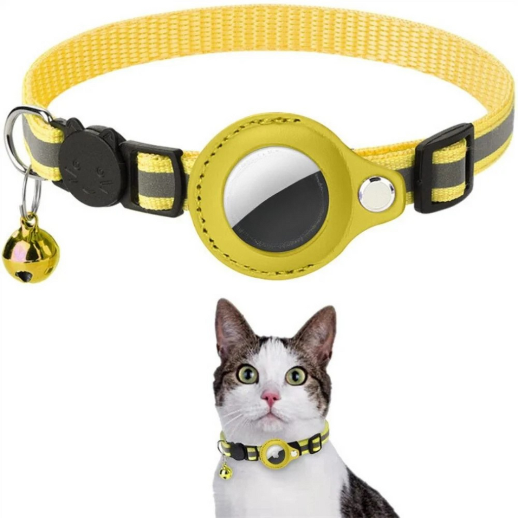 Breakaway safety buckle on the Milo cat collar
