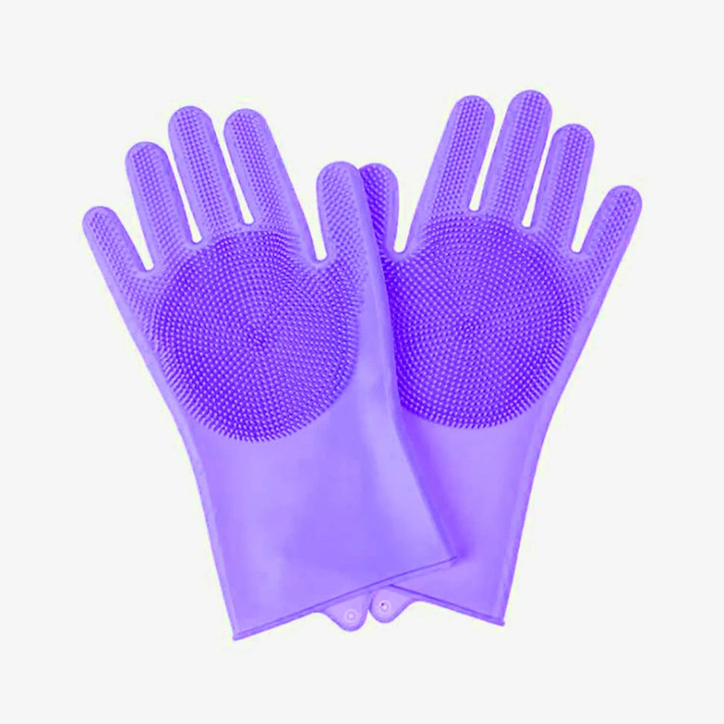Silicone tips on the pet grooming glove