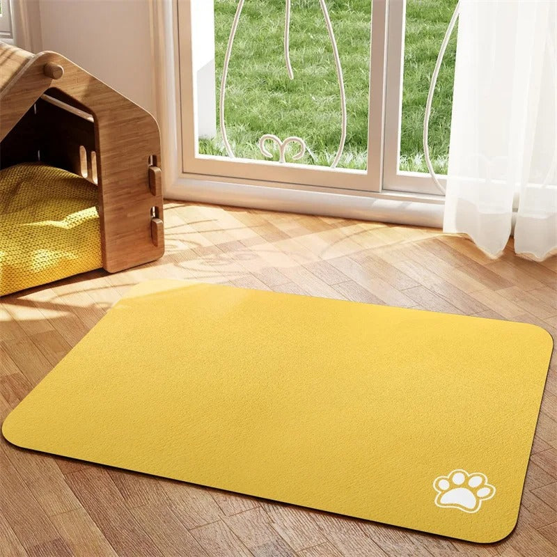 Pet feeding mat in black