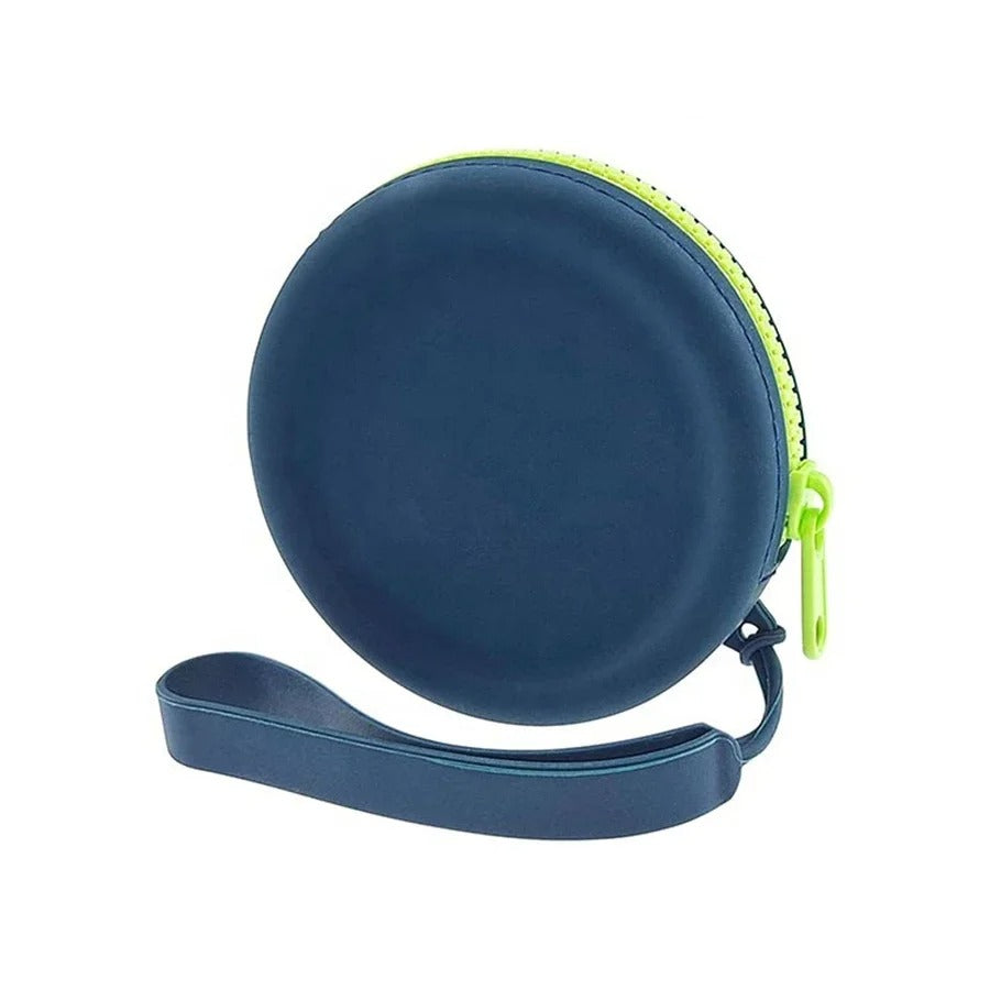 Food-grade silicone interior of the treat bag