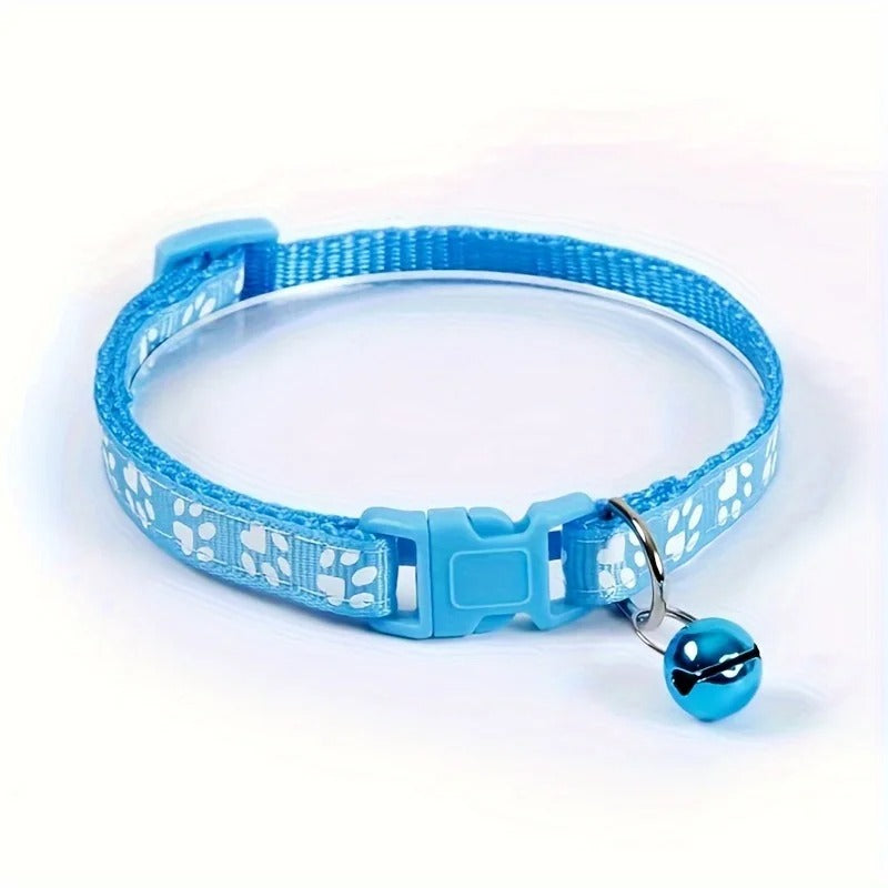 Safety breakaway clasp on the cat collar