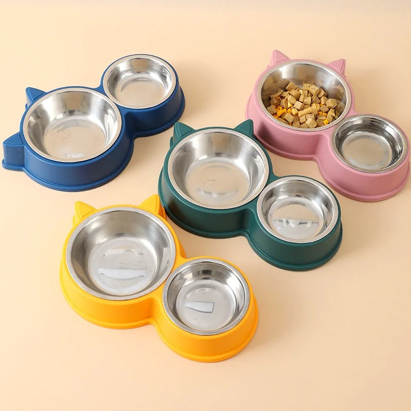 Puppy eating from the PawFeeder set