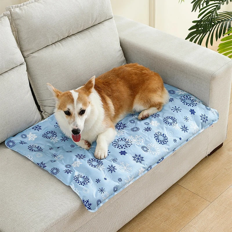 Self-cooling mat for dogs