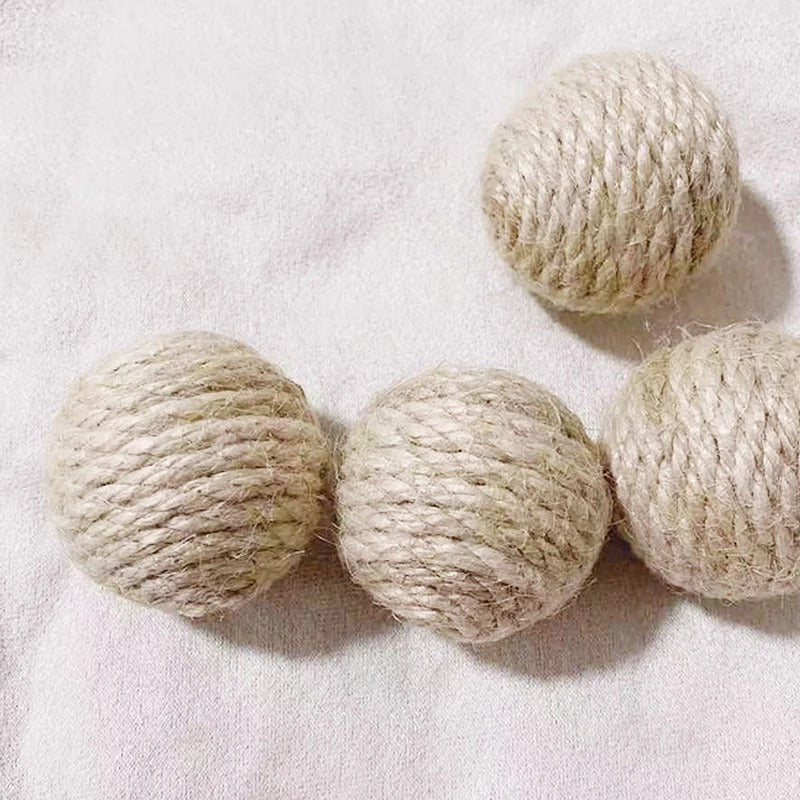 Woven sisal surface of the cat sound ball