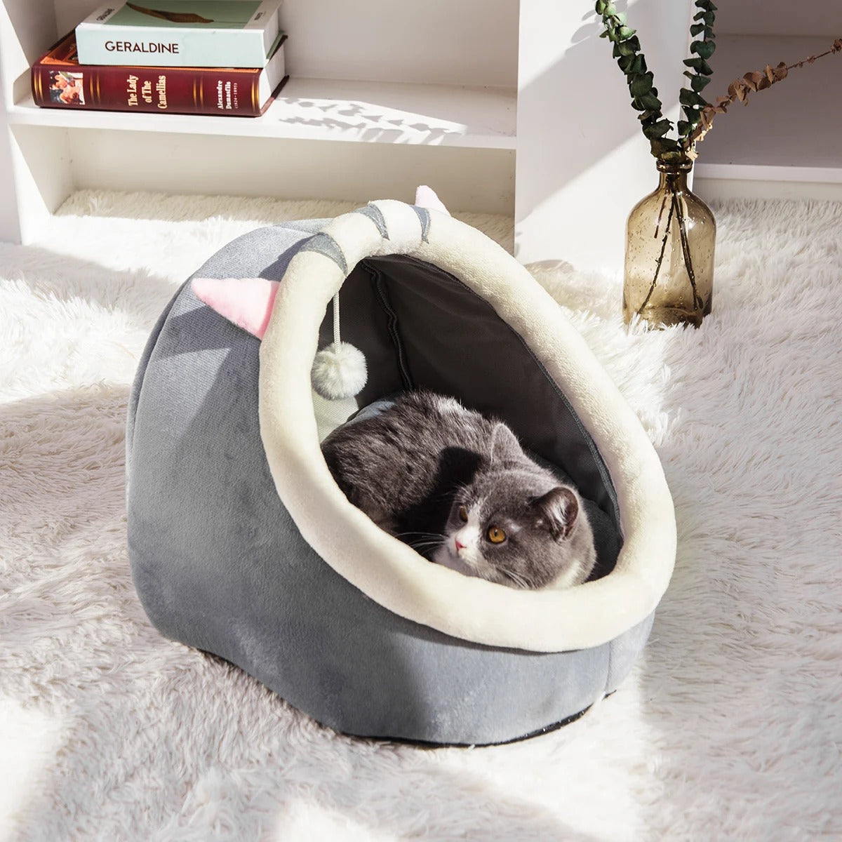 Semi-enclosed shape of the CuddleCat nest