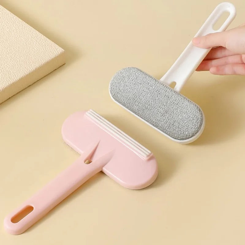 Pet grooming brush in white