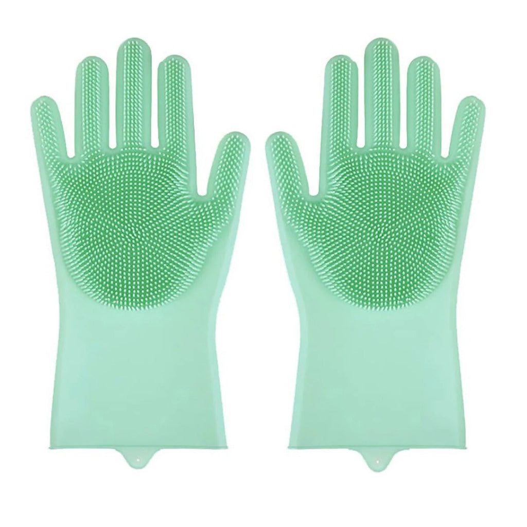 Using grooming gloves during a pet bath