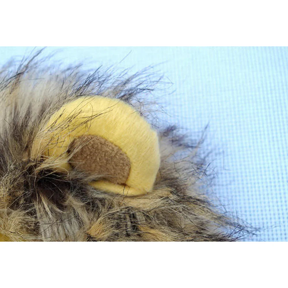 Lion mane cat costume with hook-and-loop fastening